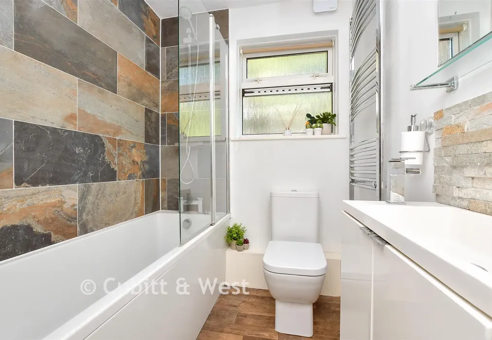 Bathroom - Levett Road, Leatherhead, Surrey - Wards of Kent