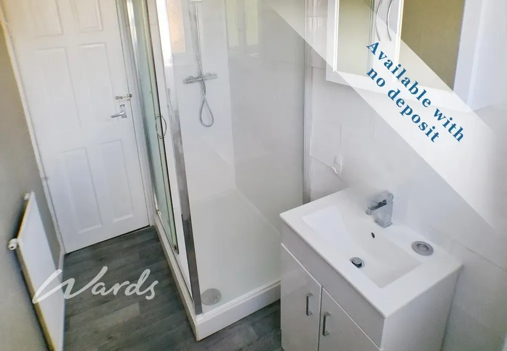 Shared bathroom - Ancress Close Canterbury CT2 - Wards of Kent