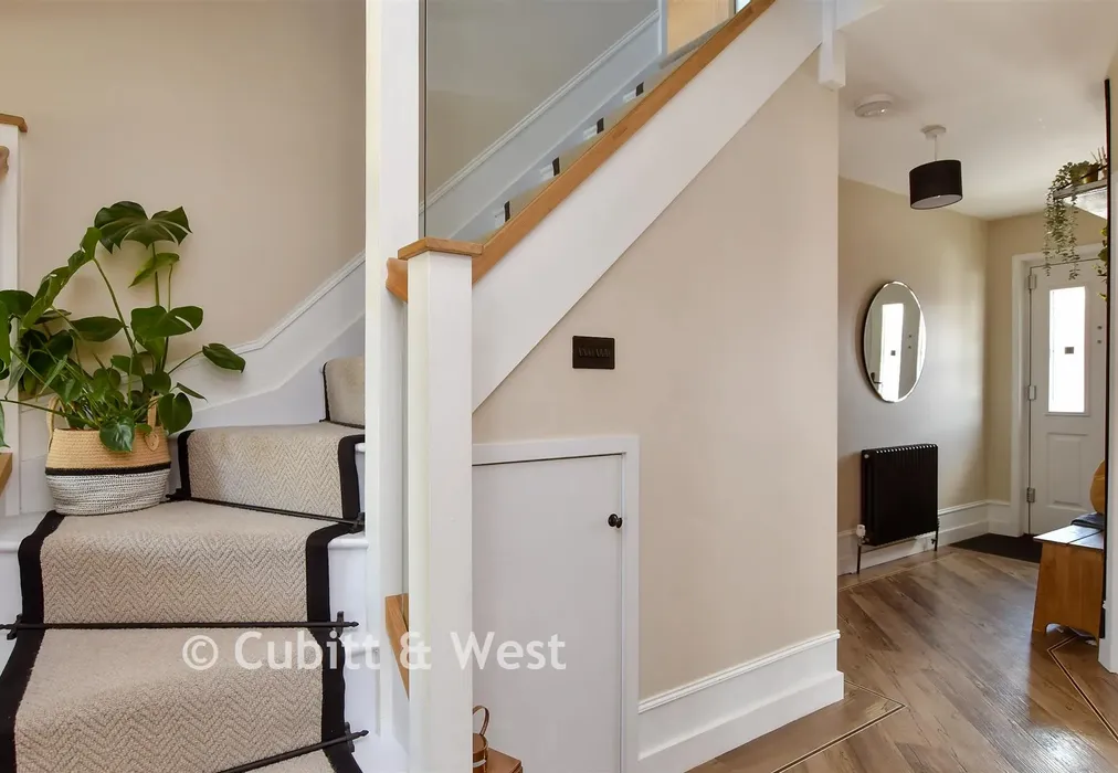 Entrance Hall - Berriedale Drive, Sompting, West Sussex - Wards of Kent