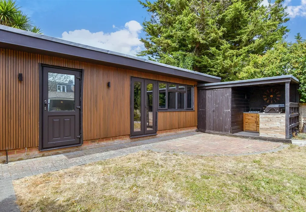 Workshop/Outbuildings - Berriedale Drive, Sompting, West Sussex - Wards of Kent