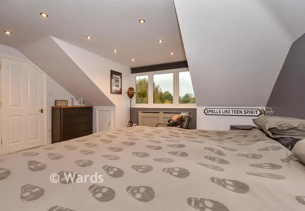 Bedroom 1 - Lower Road, Woodchurch, Kent - Wards of Kent
