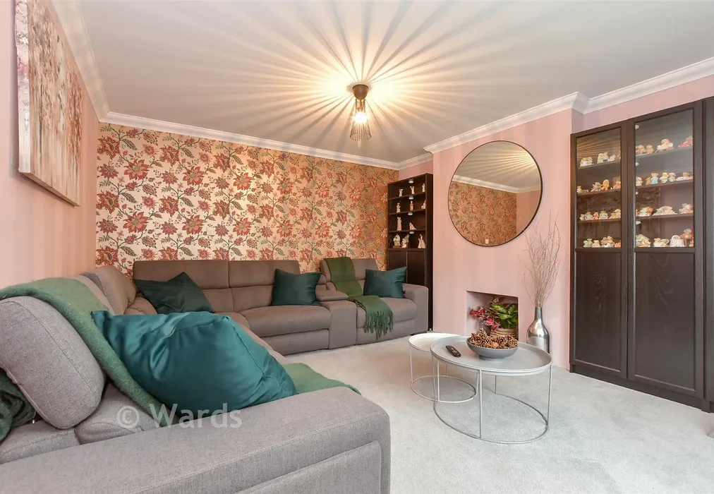 Sitting Room - Lower Road, Woodchurch, Kent - Wards of Kent