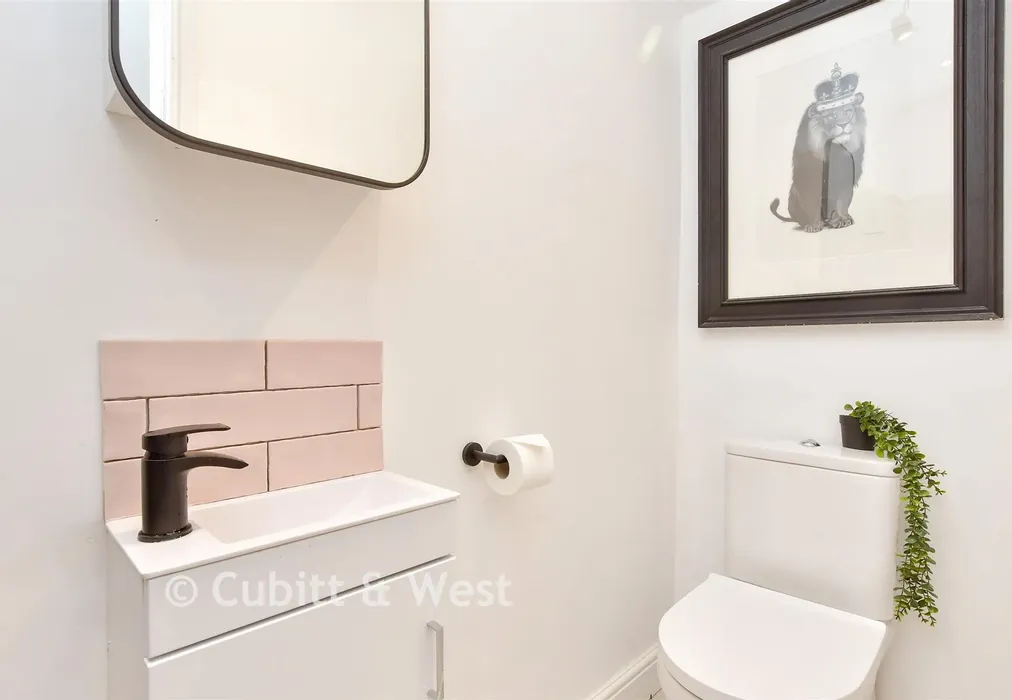 Cloakroom - Randalls Road, Leatherhead, Surrey - Wards of Kent