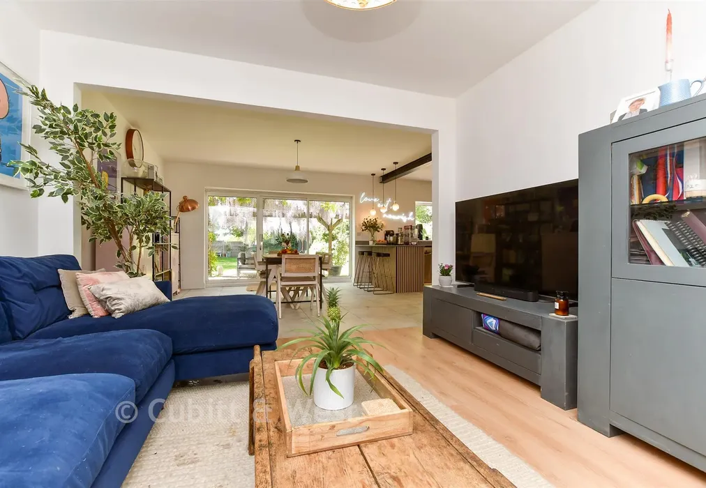 Lounge - Randalls Road, Leatherhead, Surrey - Wards of Kent
