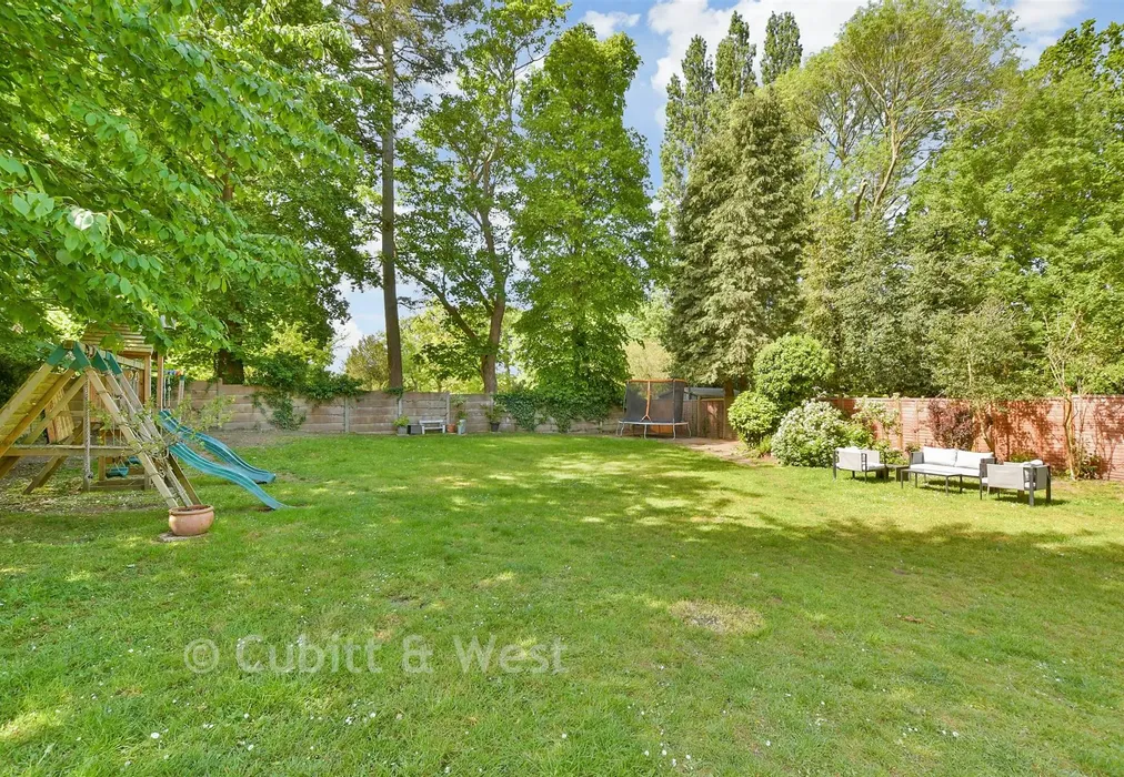 Rear Garden - Randalls Road, Leatherhead, Surrey - Wards of Kent