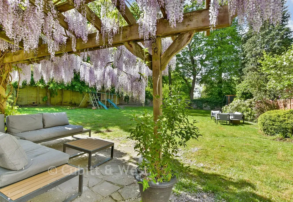 Rear Garden - Randalls Road, Leatherhead, Surrey - Wards of Kent