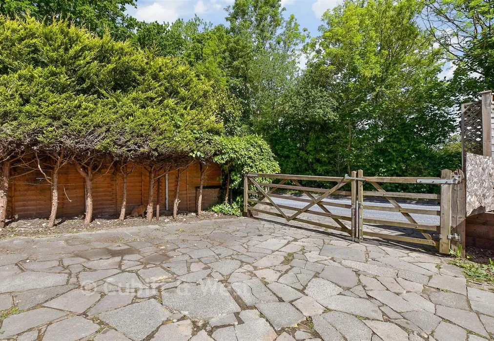 Driveway/Parking - Randalls Road, Leatherhead, Surrey - Wards of Kent