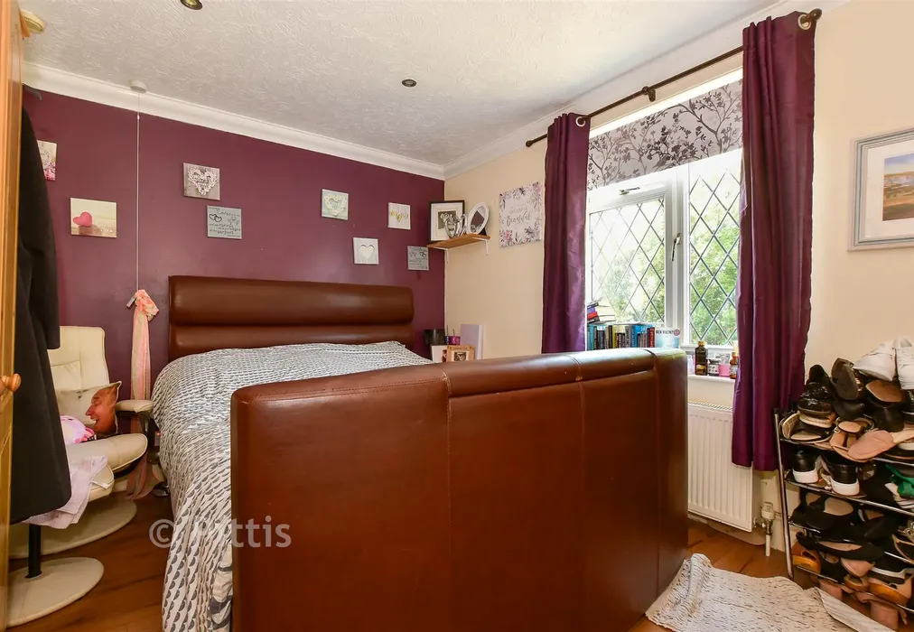Bedroom 2 - New Road, Porchfield, Newport, Isle of Wight - Wards of Kent