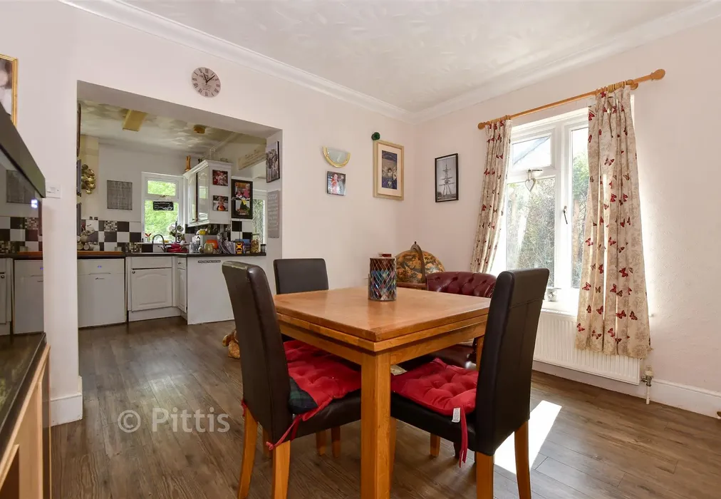 Dining Area - New Road, Porchfield, Newport, Isle of Wight - Wards of Kent