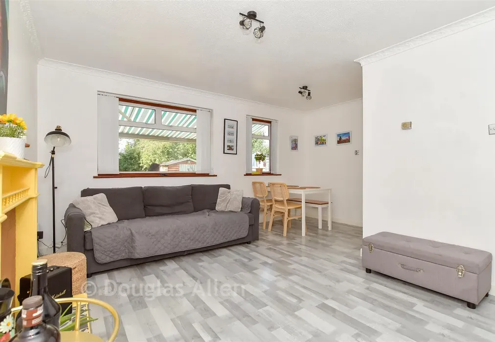 Lounge/Diner - Bourne Close, Basildon, Essex - Wards of Kent