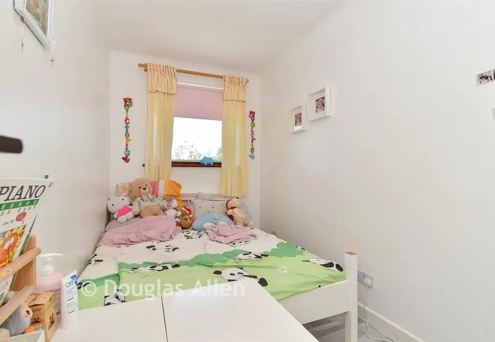 Bedroom 2 - Bourne Close, Basildon, Essex - Wards of Kent