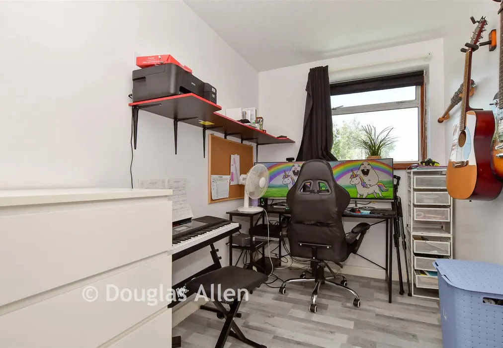 Bedroom 3 - Bourne Close, Basildon, Essex - Wards of Kent