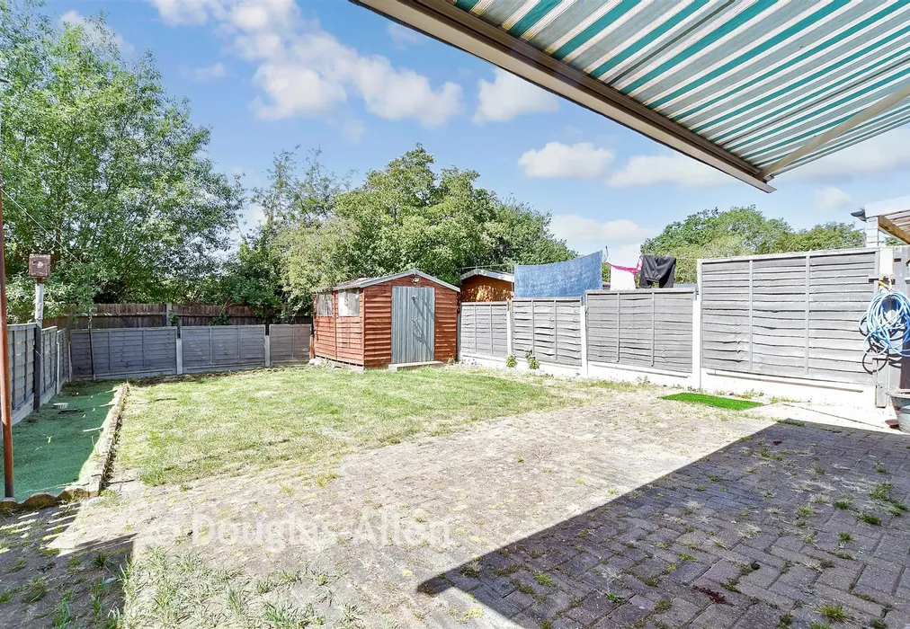 Rear Garden - Bourne Close, Basildon, Essex - Wards of Kent
