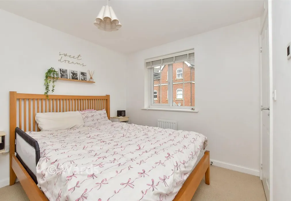Bedroom 1 - Clifford Crescent, Sittingbourne, Kent - Wards of Kent