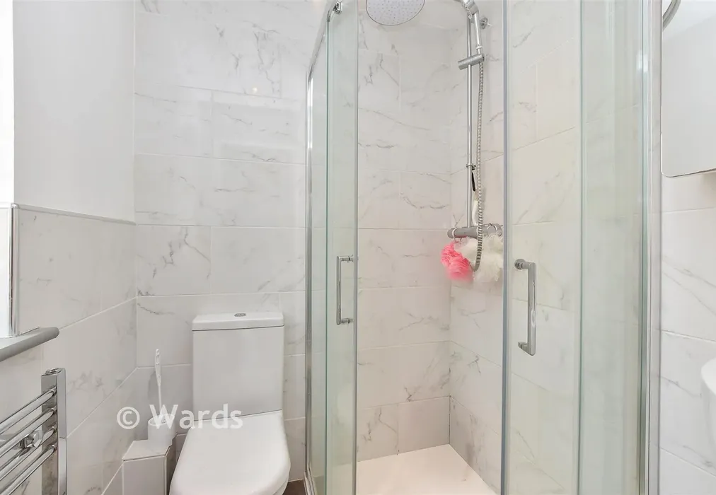 En-Suite - Clifford Crescent, Sittingbourne, Kent - Wards of Kent