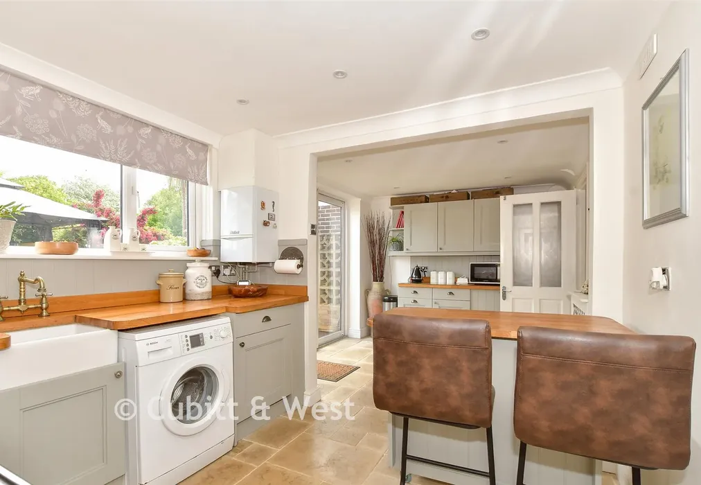 Kitchen - Meadow Way, Littlehampton, West Sussex - Wards of Kent