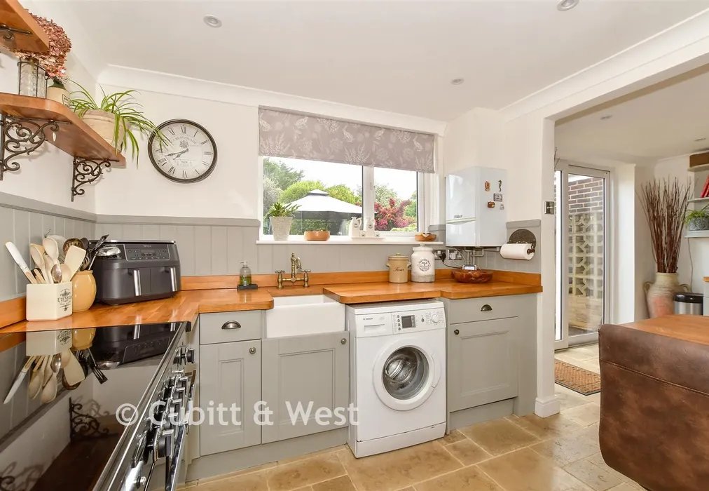 Kitchen - Meadow Way, Littlehampton, West Sussex - Wards of Kent