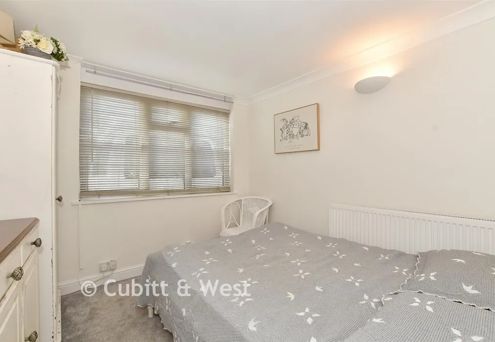 Annexe Bedroom - Meadow Way, Littlehampton, West Sussex - Wards of Kent
