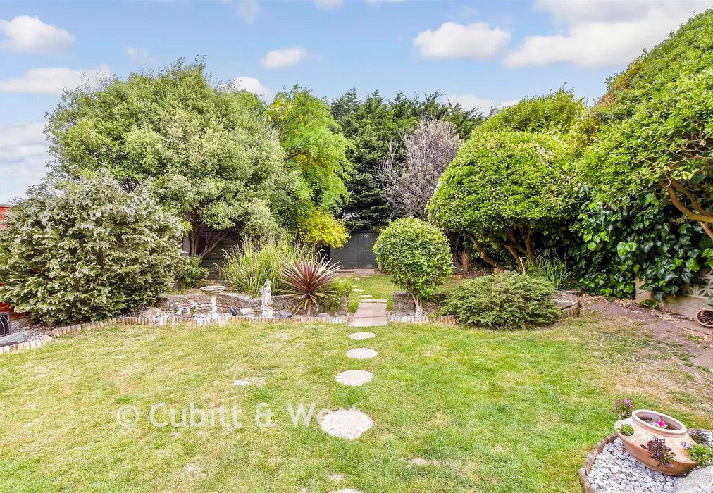 Rear Garden - Meadow Way, Littlehampton, West Sussex - Wards of Kent