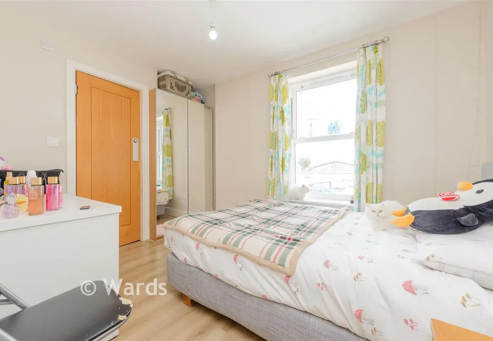 Bedroom 1 - Queens Road, Welling, Kent - Wards of Kent