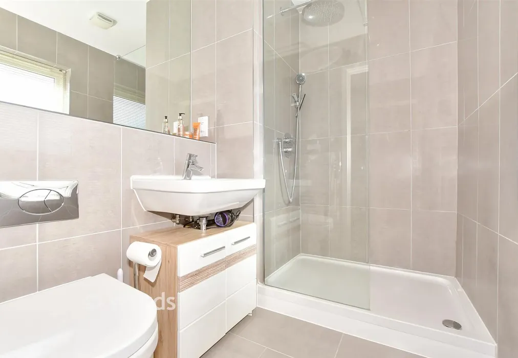 En-Suite Shower Room - Moncrieff Gardens, Hythe, Kent - Wards of Kent