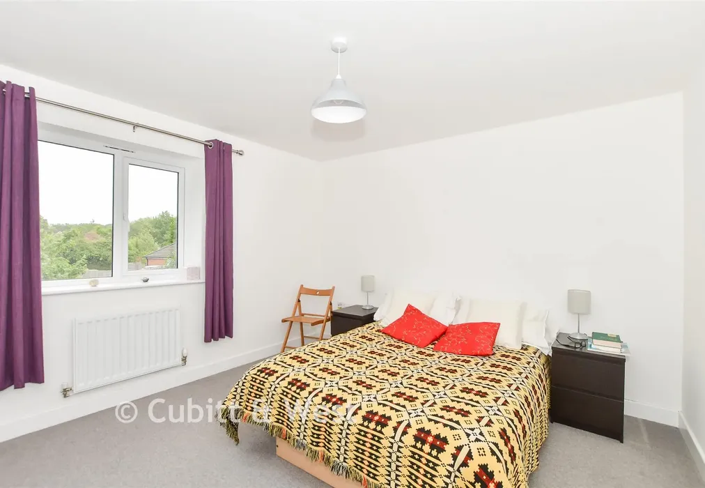 Bedroom 1 - Goldcrest Drive, Sayers Common, West Sussex - Wards of Kent