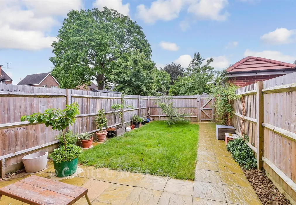 Rear Garden - Goldcrest Drive, Sayers Common, West Sussex - Wards of Kent