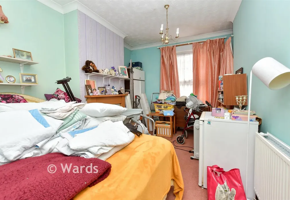Bedroom 1 - London Road, Teynham, Nr Sittingbourne, Kent - Wards of Kent