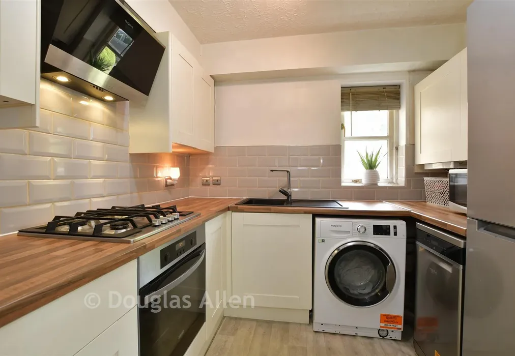 Kitchen - Bramble Tye, Noak Bridge, Basildon, Essex - Wards of Kent