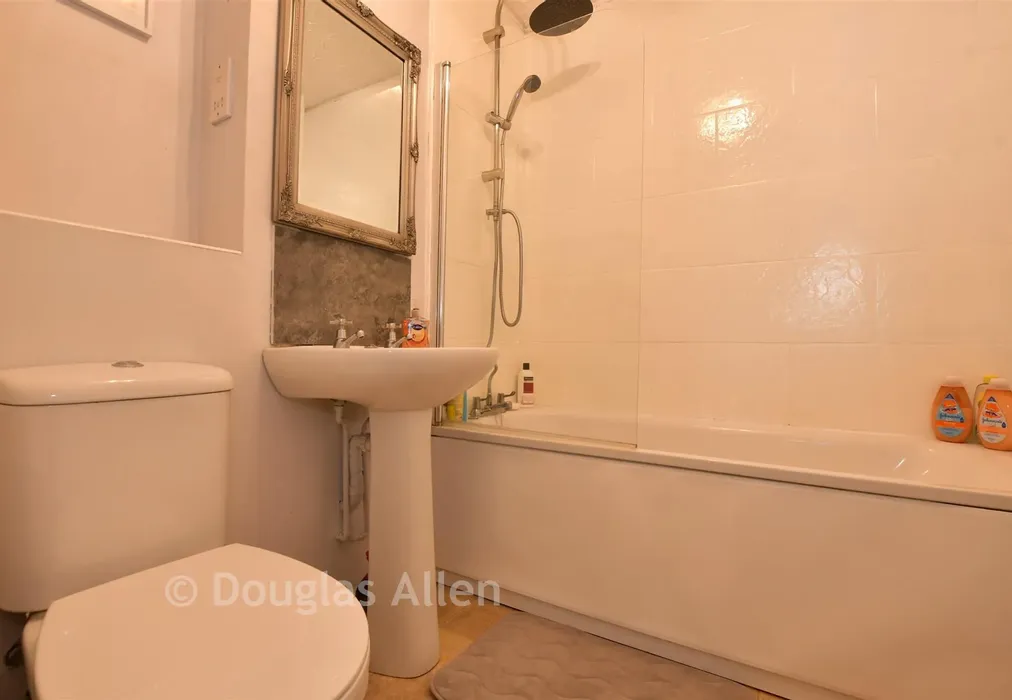 Bathroom - Bramble Tye, Noak Bridge, Basildon, Essex - Wards of Kent