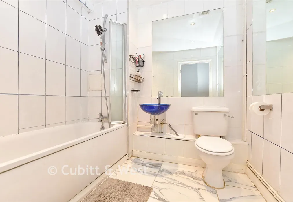 Bathroom - Crown Road, Sutton, Surrey - Wards of Kent