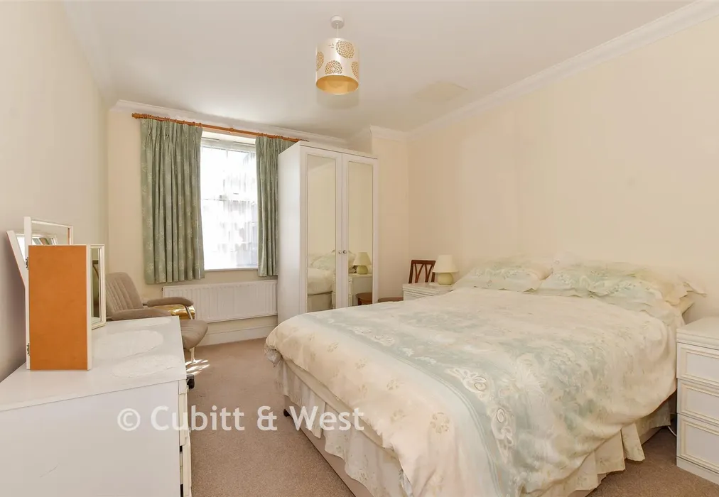 Bedroom 2 - Potters Place, Horsham, West Sussex - Wards of Kent