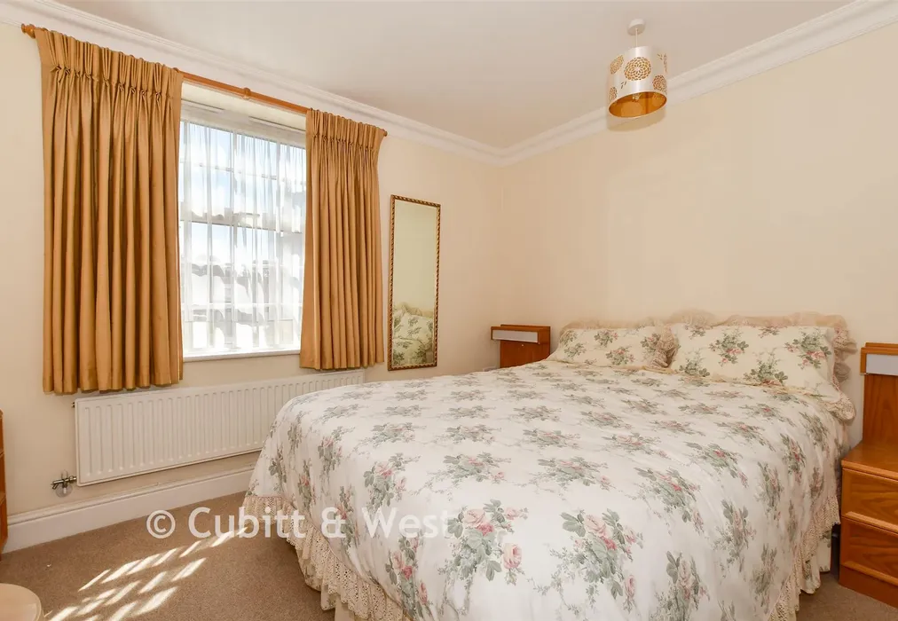 Bedroom 1 - Potters Place, Horsham, West Sussex - Wards of Kent