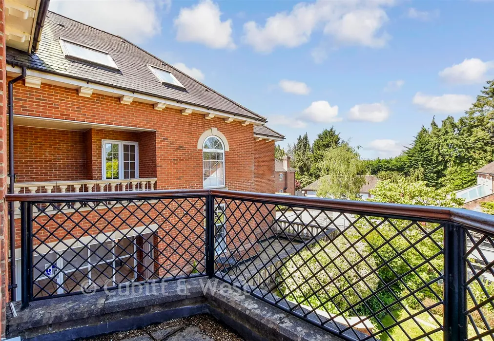 Balcony / Terrace - Potters Place, Horsham, West Sussex - Wards of Kent