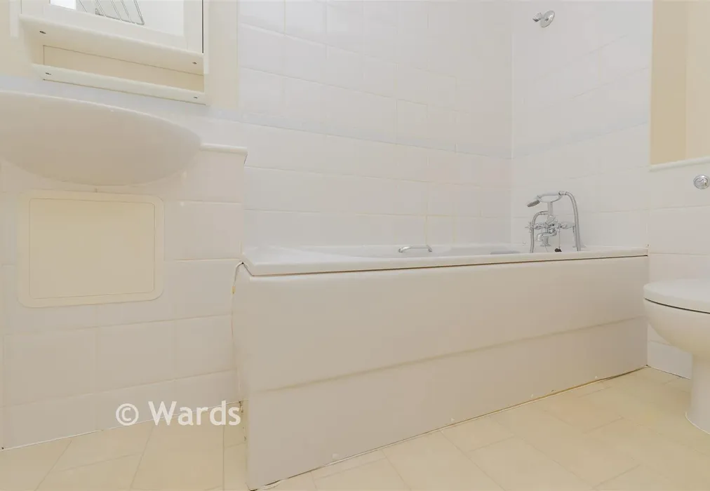 Bathroom - Esparto Way, Dartford, Kent - Wards of Kent
