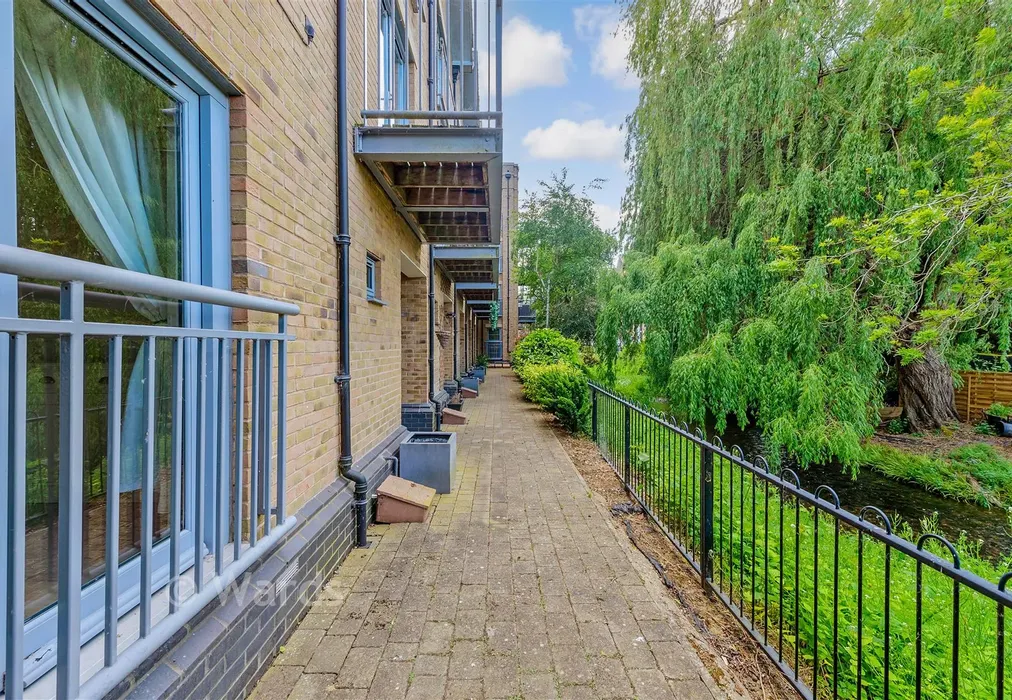 Front Garden - Esparto Way, Dartford, Kent - Wards of Kent