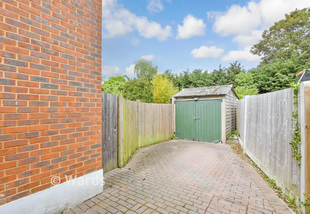 Garage - Oliver Crescent, Farningham, Dartford, Kent - Wards of Kent