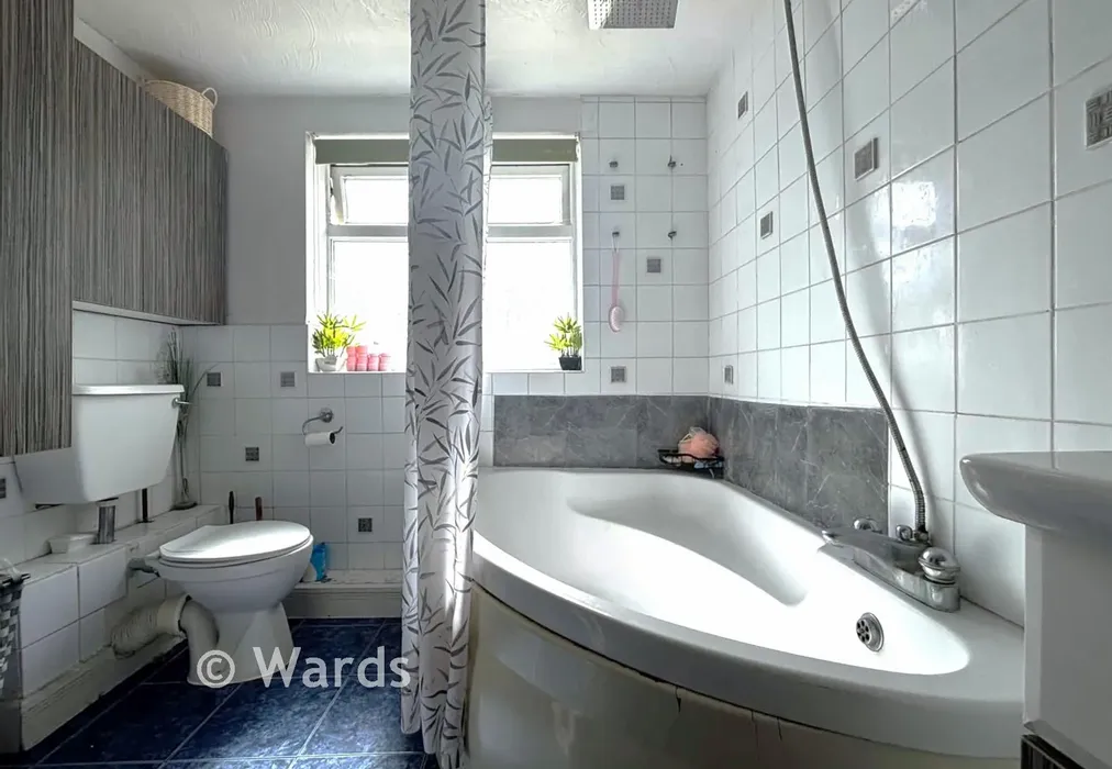 Bathroom New - Alexandra Road, Sheerness, Kent - Wards of Kent