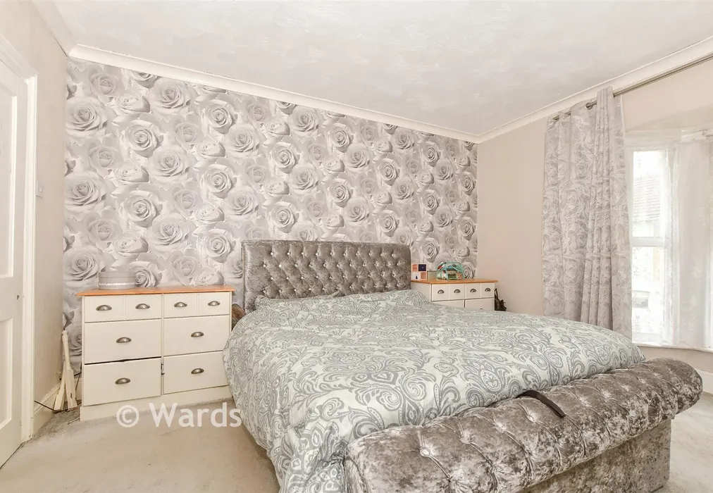 Bedroom 1 - Alexandra Road, Sheerness, Kent - Wards of Kent