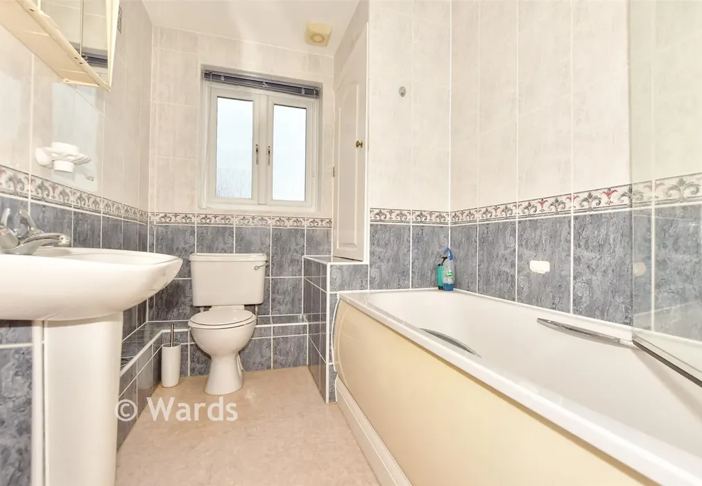 Bathroom - Castle Road, Sandgate, Folkestone, Kent - Wards of Kent
