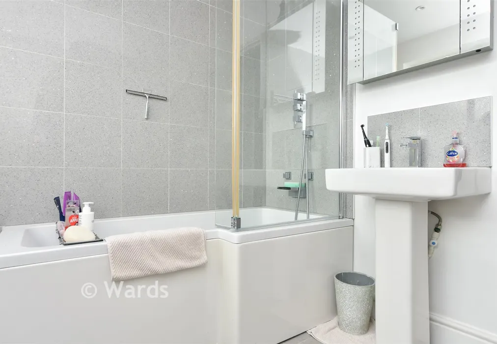 Bathroom - Hastings Avenue, Margate, Kent - Wards of Kent