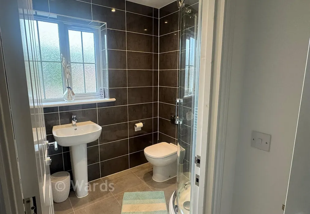 Bathroom - Red Oak Drive, Bearsted, Kent - Wards of Kent
