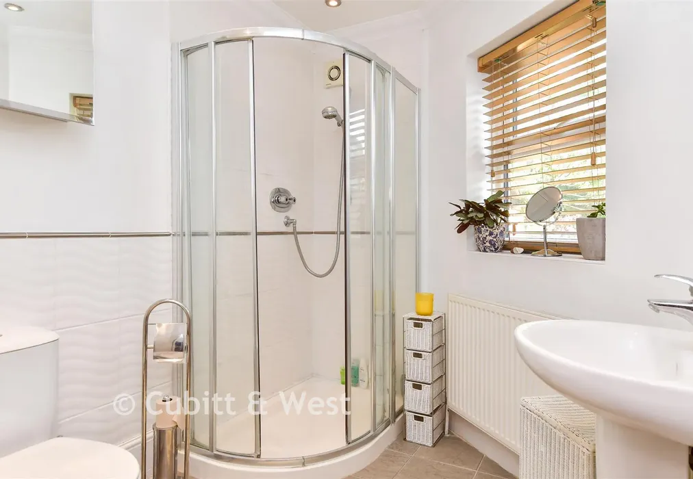 En-Suite Shower Room - Kingsway, Hove, East Sussex - Wards of Kent