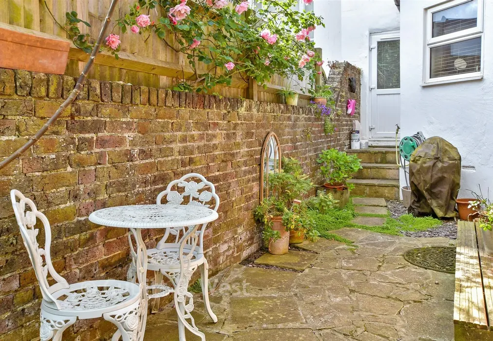 Rear Garden - Kingsway, Hove, East Sussex - Wards of Kent