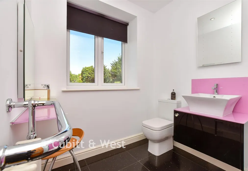 En-Suite Shower Room - Kings Avenue, Carshalton Beeches, Surrey - Wards of Kent