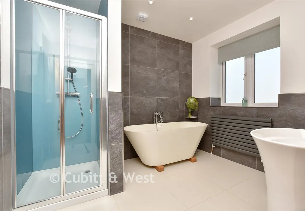 Bathroom - Kings Avenue, Carshalton Beeches, Surrey - Wards of Kent