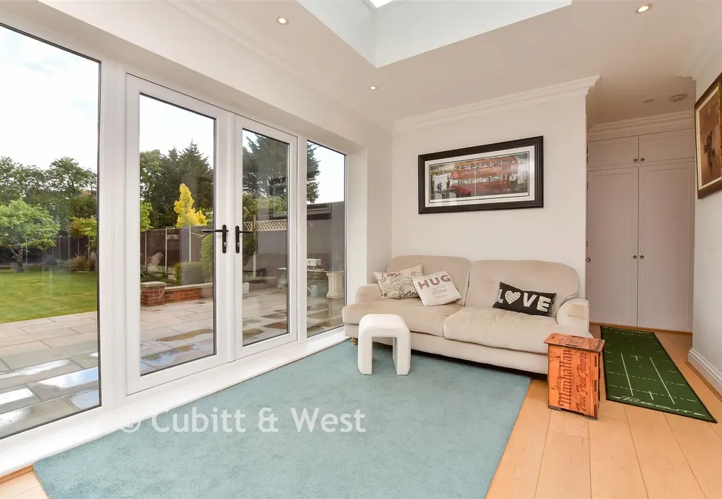 Sitting Area - Kings Avenue, Carshalton Beeches, Surrey - Wards of Kent