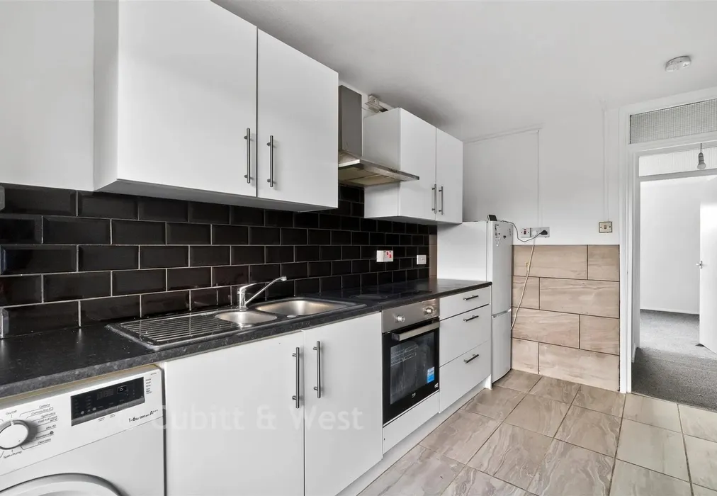 Kitchen - Downview Road, Worthing, West Sussex - Wards of Kent