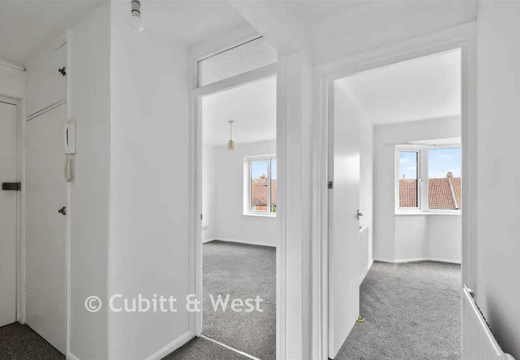 Hallway - Downview Road, Worthing, West Sussex - Wards of Kent