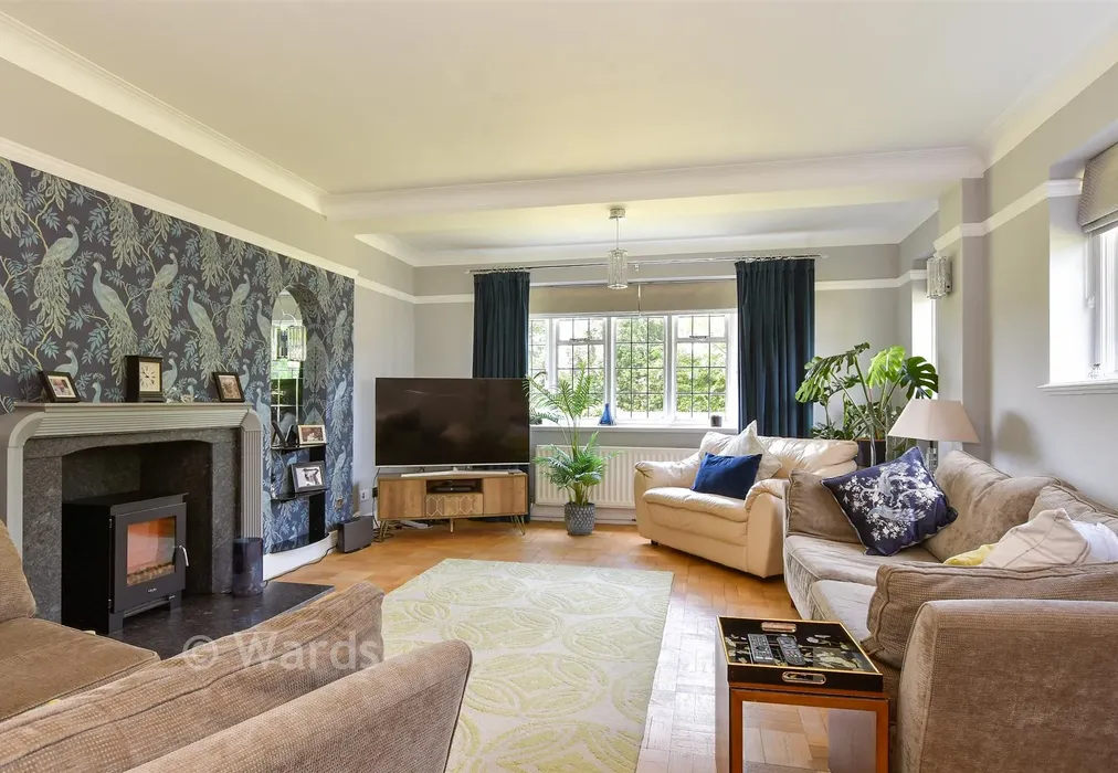 Lounge - The Street, Horton Kirby, Dartford, Kent - Wards of Kent